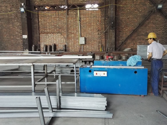 數(shù)控大棚管折彎機方管加工中